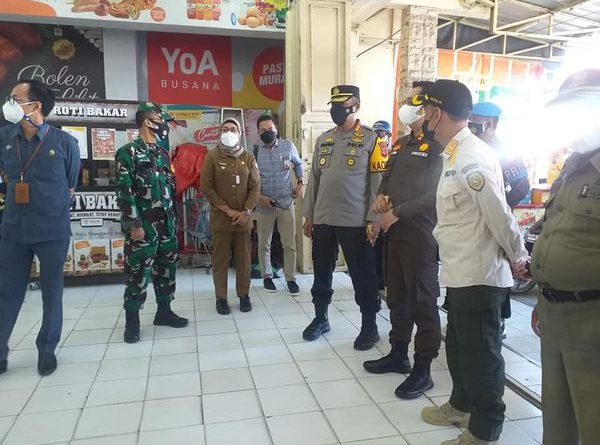 Bupati Nina Agustina Tinjau Pelaksanaan PPKM Darurat Covid-19 di Sejumlah Wilayah